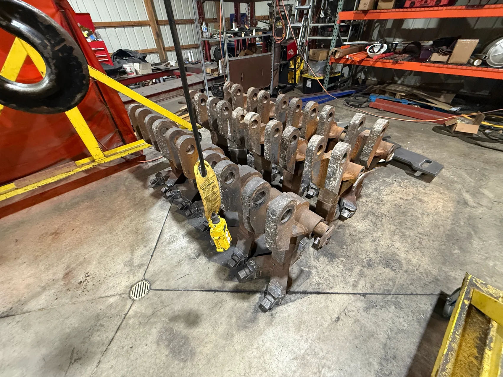 Forged links with cast teeth rigged under the gantry